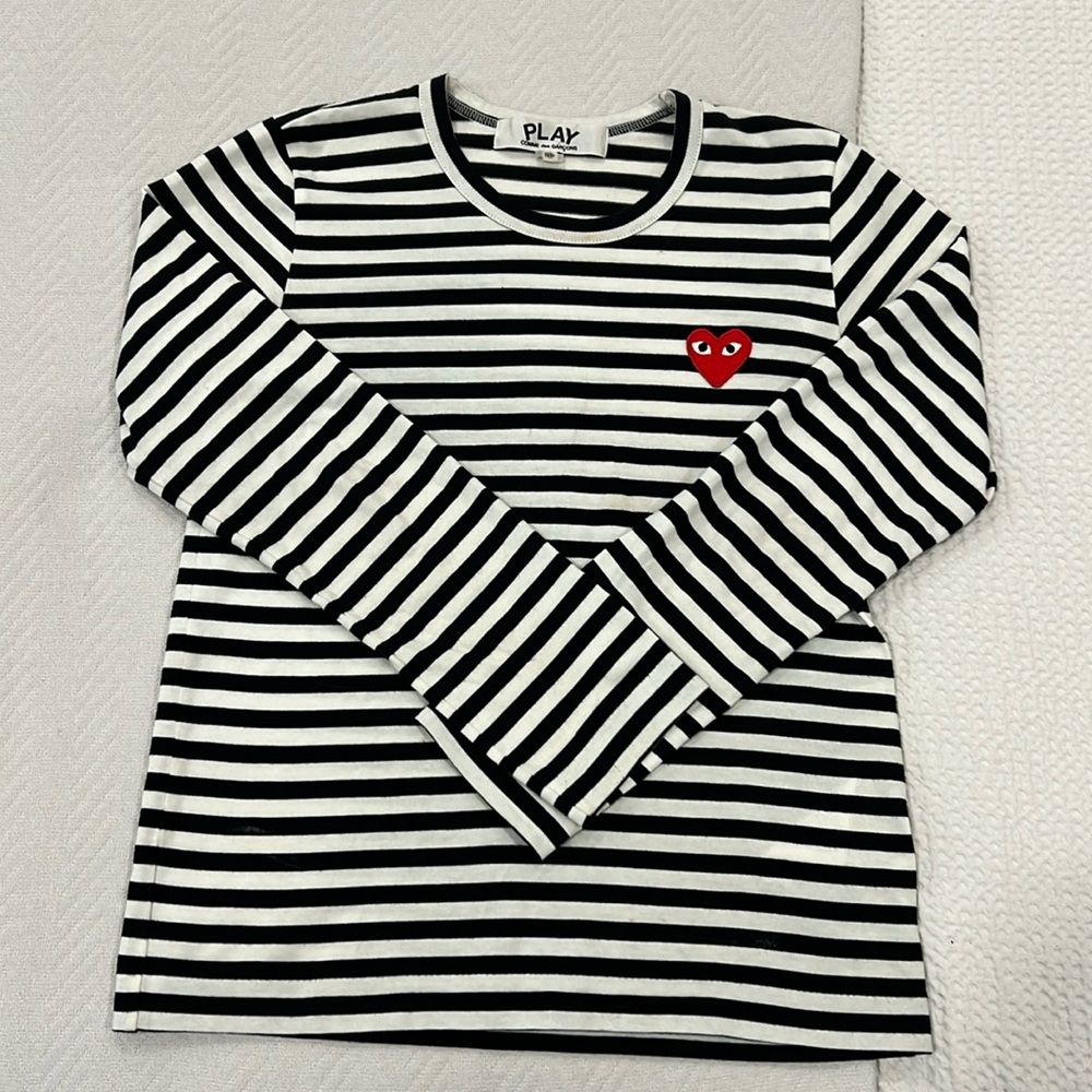 COMME DES GARÇONS PLAY
White & Black Heart Patch Long Sleeve T-Shirt